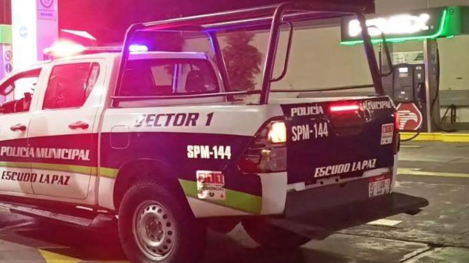 policia asalto gasolinera en la paz